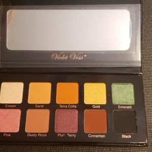 Violet Voss Essentials eyeshadow palette